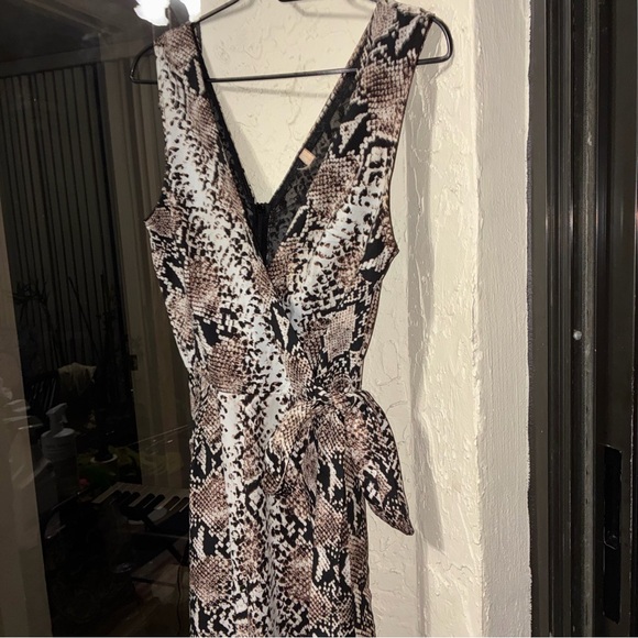 Sleeveless Snake-Print Overalls / Jumpsuit - snake 🐍 skin print With pockets - Picture 2 of 7